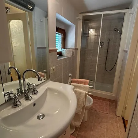 Mansarda Bellavista & La Dei Nonni Apartment